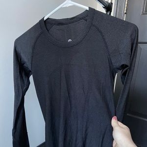 Women’s black Lululemon long sleeve